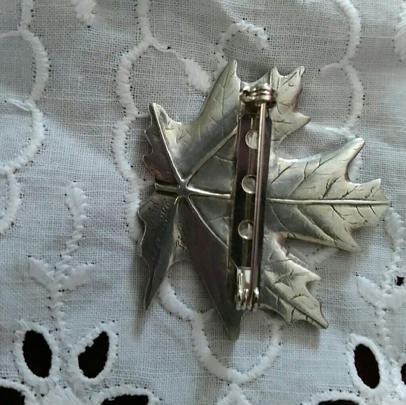 Vintage Enamel Pewter Maple Leaf Pin - Picture 3 of 4